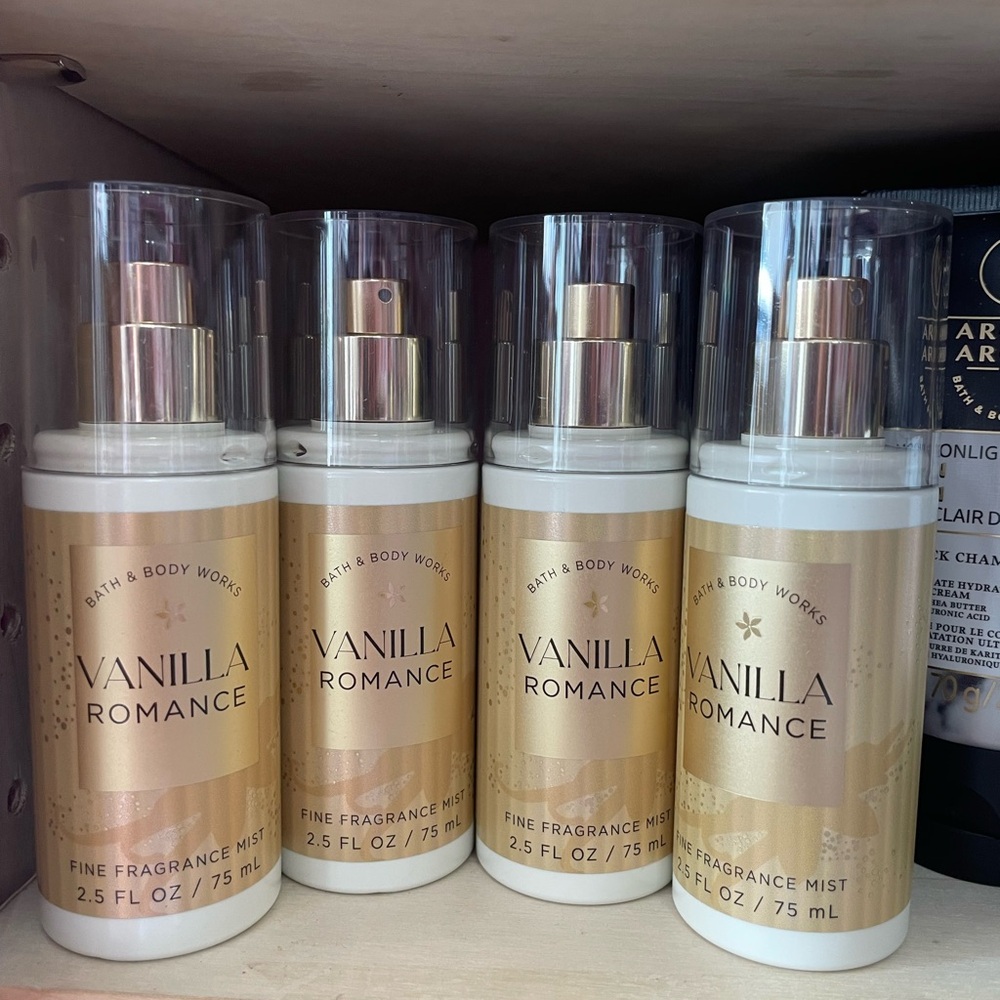 4 Bath & Body Works Vanilla Romance Fragrance Mist - Gold and White
